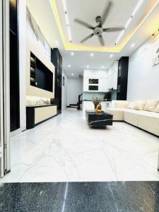 Bán nhà ngõ thông Phố Nguyễn Đình Hoàn Nghĩa Đô Cầu Giấy